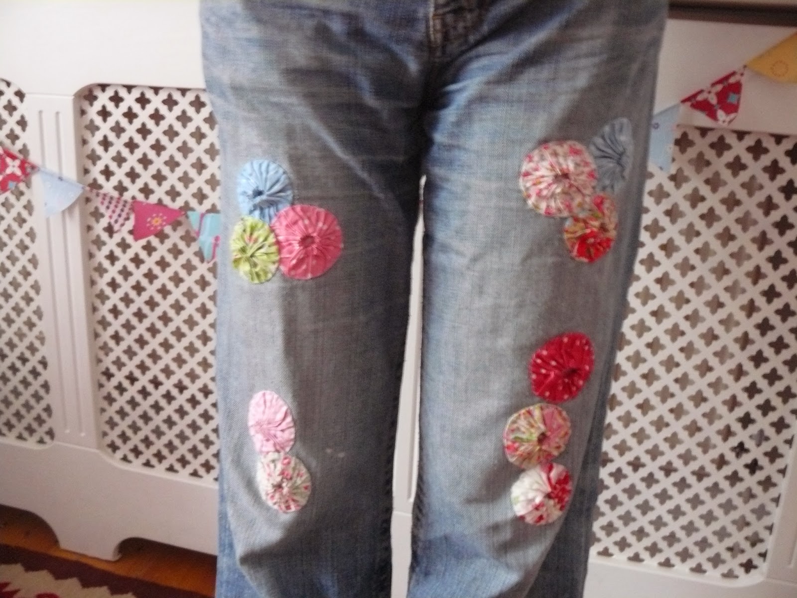 jumbles and pompoms: Suffolk puffs on my jeans