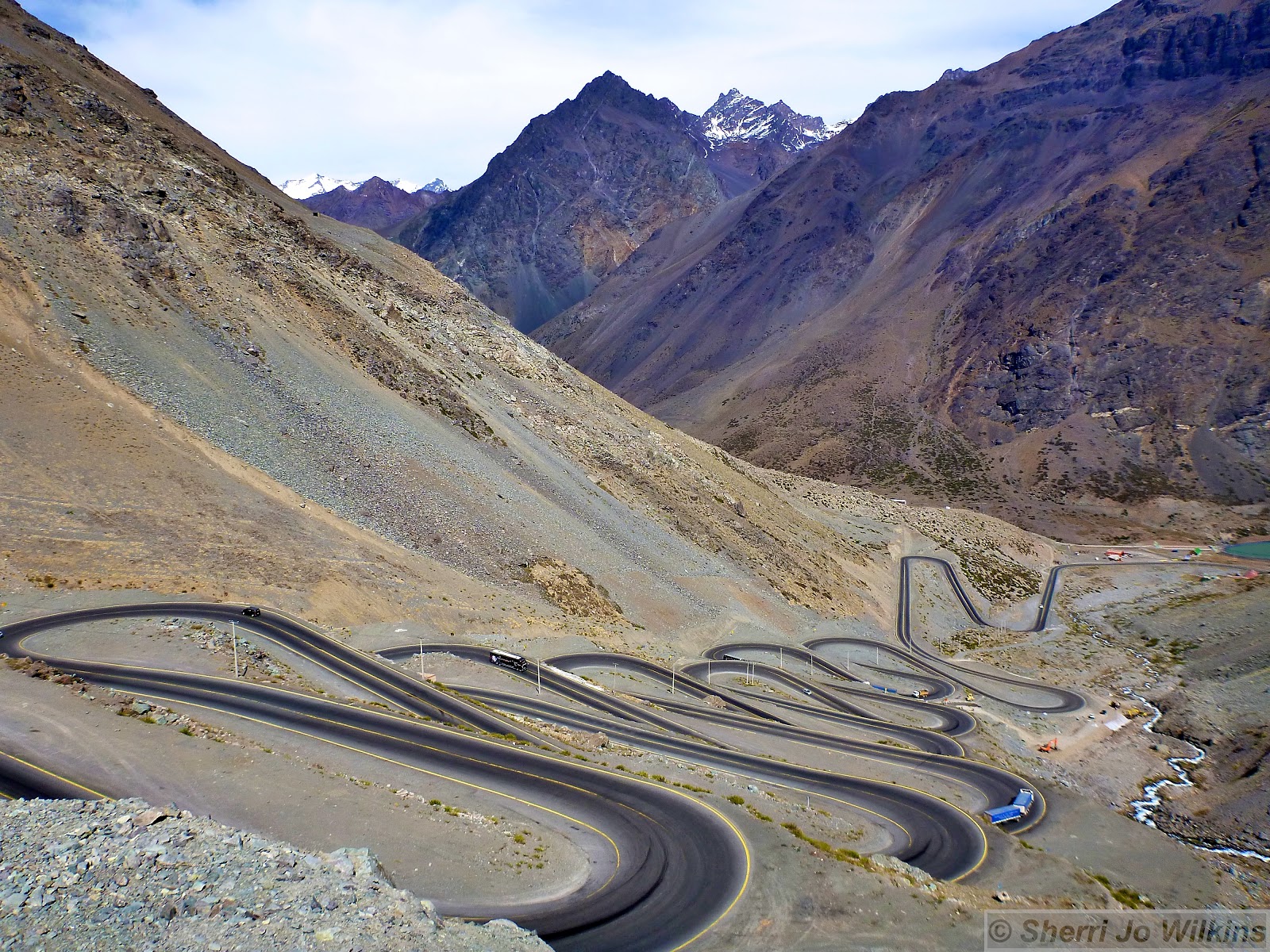 поезд горнодобывающей компании bhp billiton, австралия. трансамериканское панамериканское шоссе. самая первая дорога в мире. дорога лос-караколес, чили. дорога лос-караколес, чили.