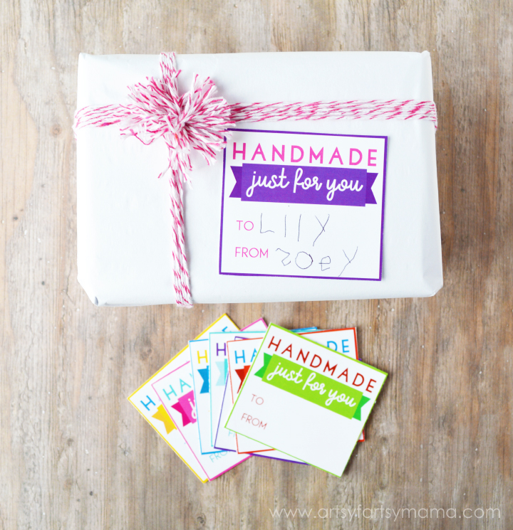 Handmade Gift Ideas with Free Printable Gift Tags at artsyfartsymama.com #IMACoolMaker #CG