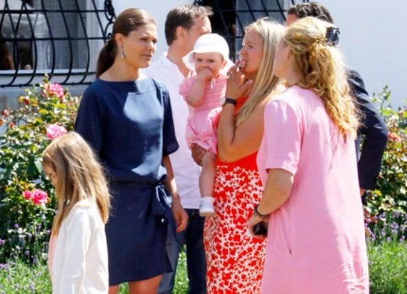 Crown Princess Victoria, Princess Estelle, Princess Madeleine and Chris O'Neill met with Victoria Scholarship winners