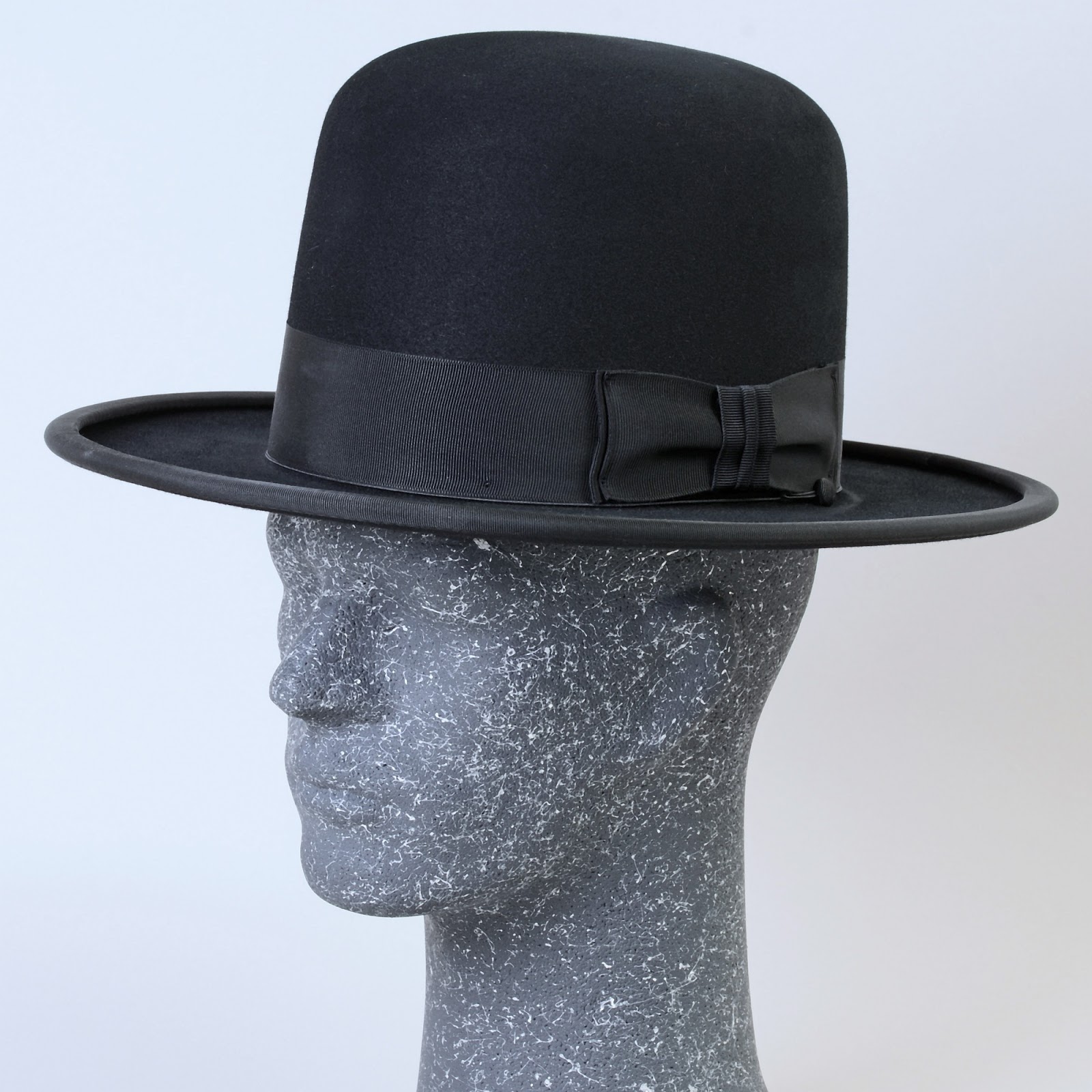 The Philippi Collection: Hats from Industrias Sombrereras Españolas