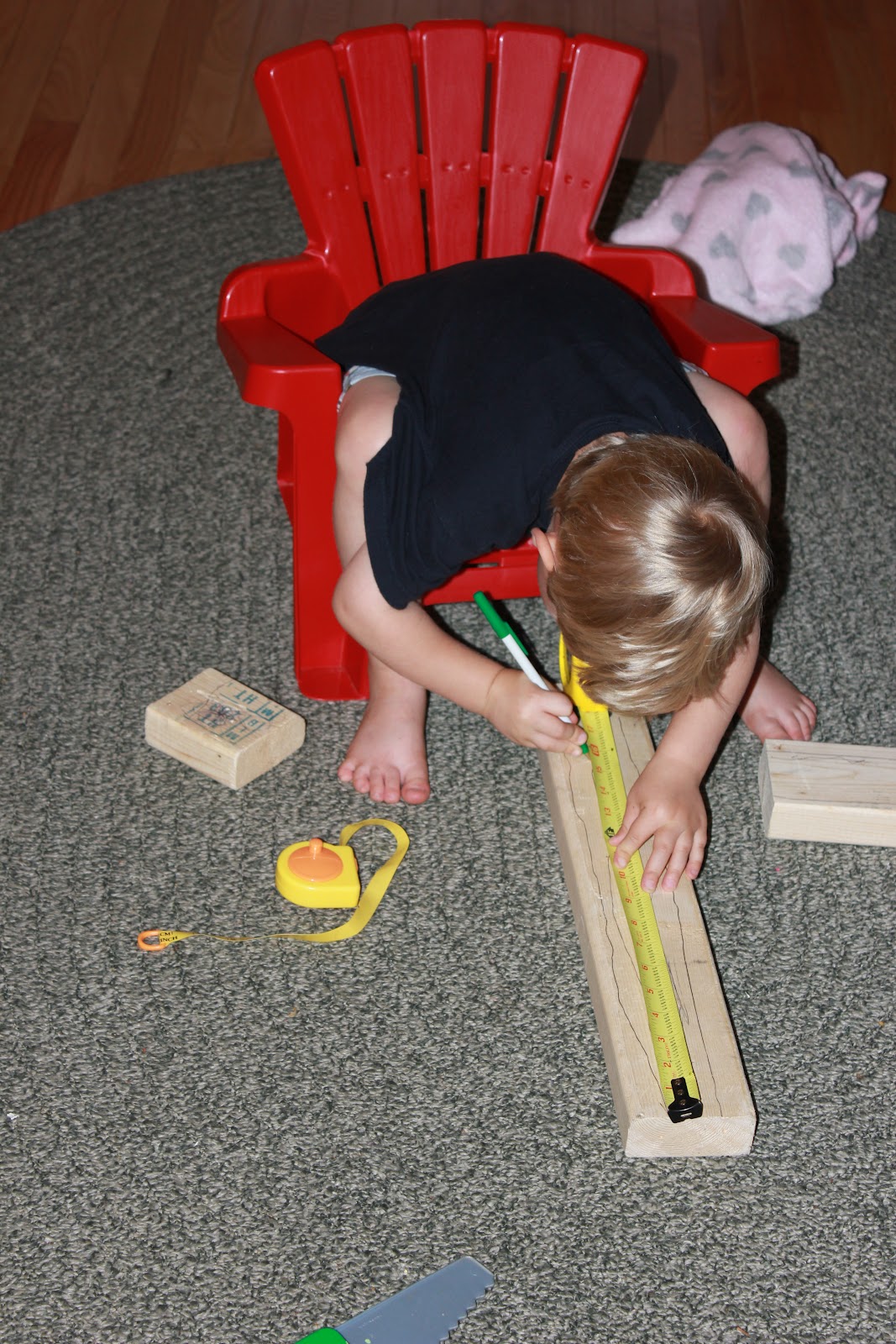 Momma's Fun World: Learning math with a tape measure