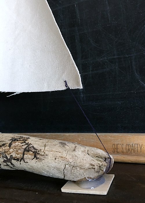 How to make a DIY sailboat from driftwood and canvas cloth