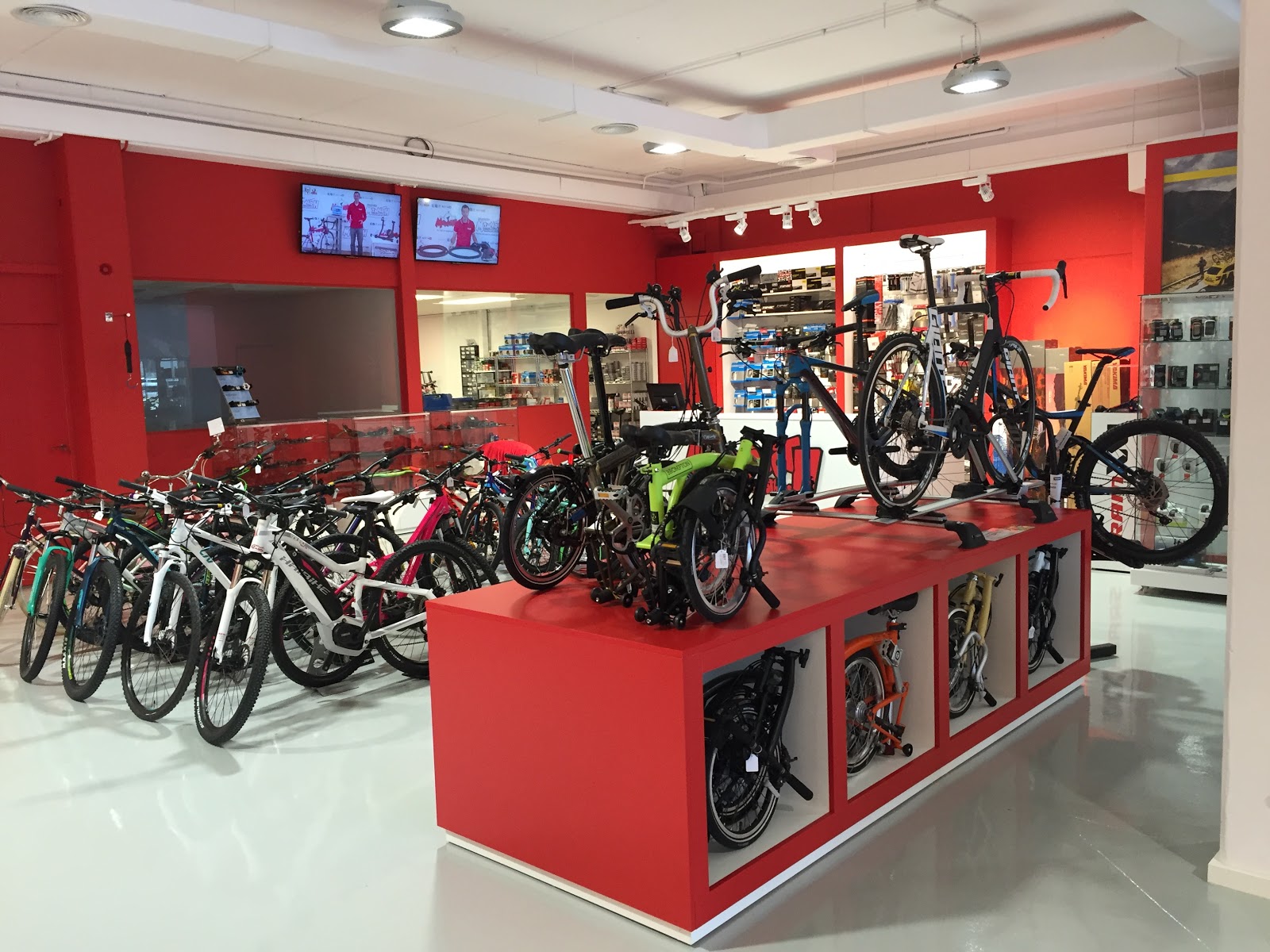 Interiores Comerciales TIENDA DE BICICLETAS MAMMOTH EN ALCALA DE HENARES MADRID