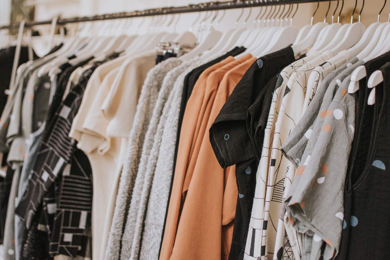 Como renovar o guarda roupa gastando pouco Como renovar o guarda roupa gastando pouco