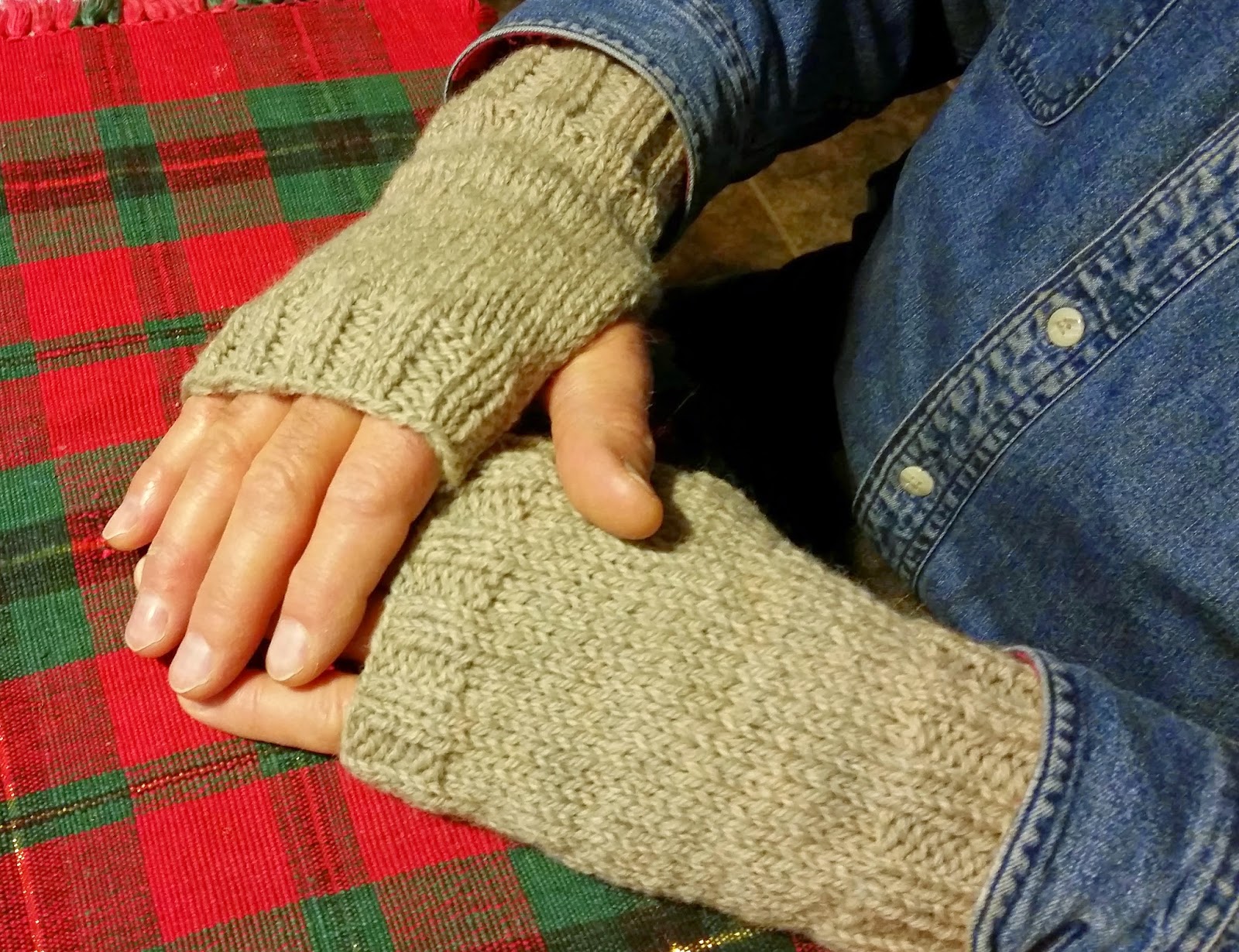 Spinning Memories Knitting Love Pattern for "Almost Seamless" Hand