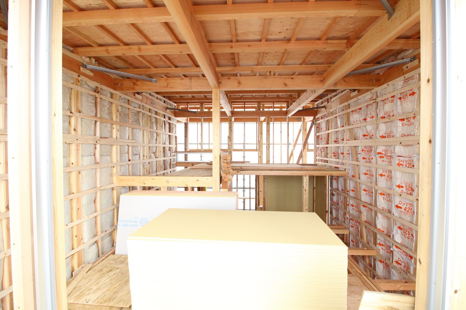 PIT HOUSE 建築プロセス: 界壁工事、始まる。