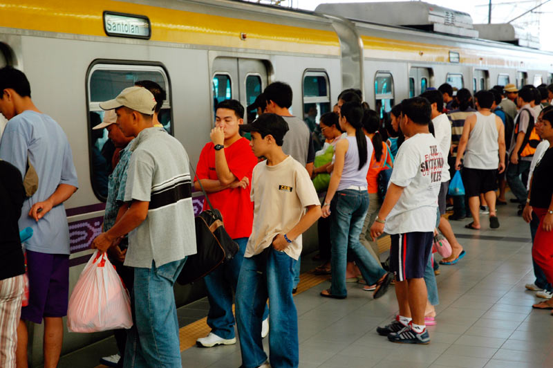 Free MRT, LRT rides for gov't workers on Sept 19 Pinoy99 News Daily