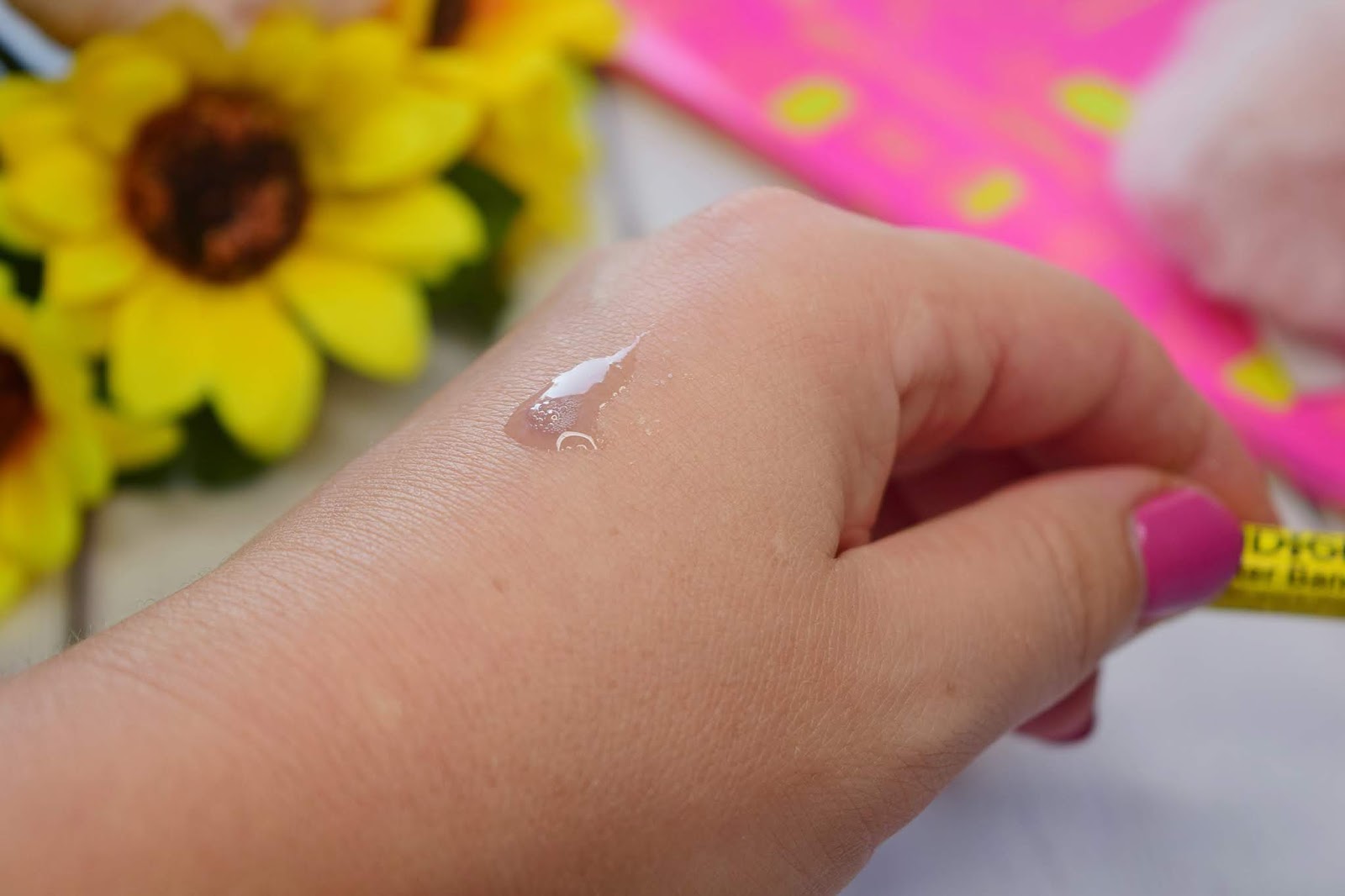 Miki LIQUID SKIN CZYLI KLEJ NA RANY