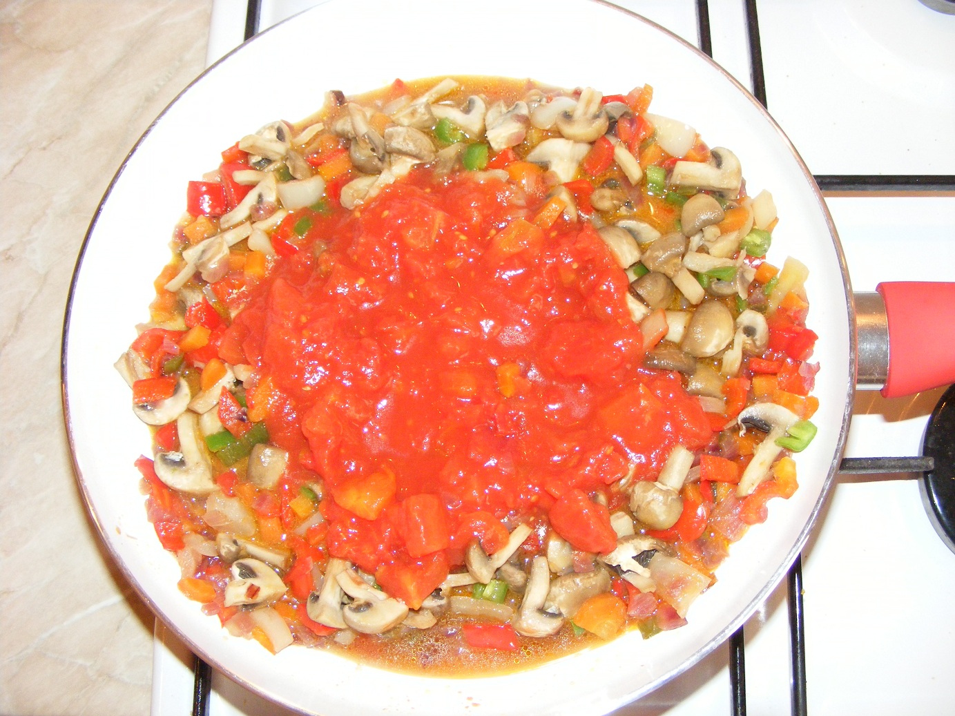 Orez cu legume si ciuperci Retete Culinare Preparatedevis.ro