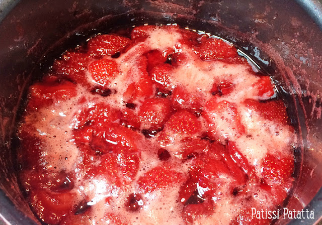 recette de trifle aux fraises, trifle aux fraises, trifle Gordon Ramsay, dessert de chef, jelly maison, dessert anglais, fraises macérées, dessert aux fraises, crème anglaise, dessert d’été, patissi-patatta