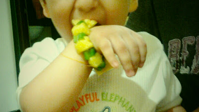 Recetas infantiles: Pulsera de frutas y verduras