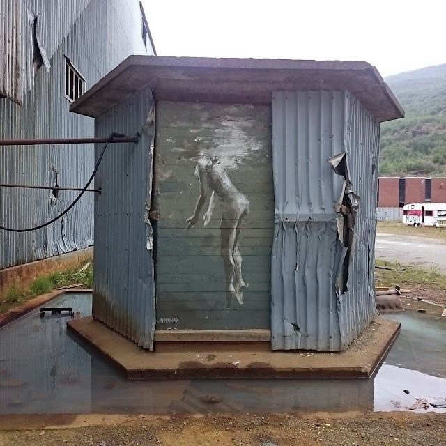 Our friend Gonzalo Borondo is currently in Norway where he just finished working on the first of his pieces in the city of Sulitjelma.