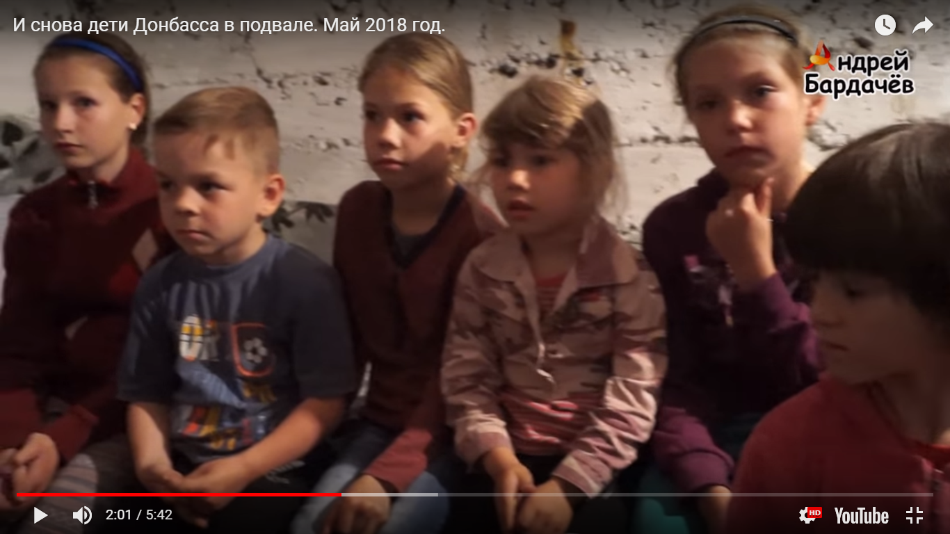 Дети донбасса в подвале. ДЕТИДОНБАССА В пожвалах. Дети Донбасса 2014 года в подвале.