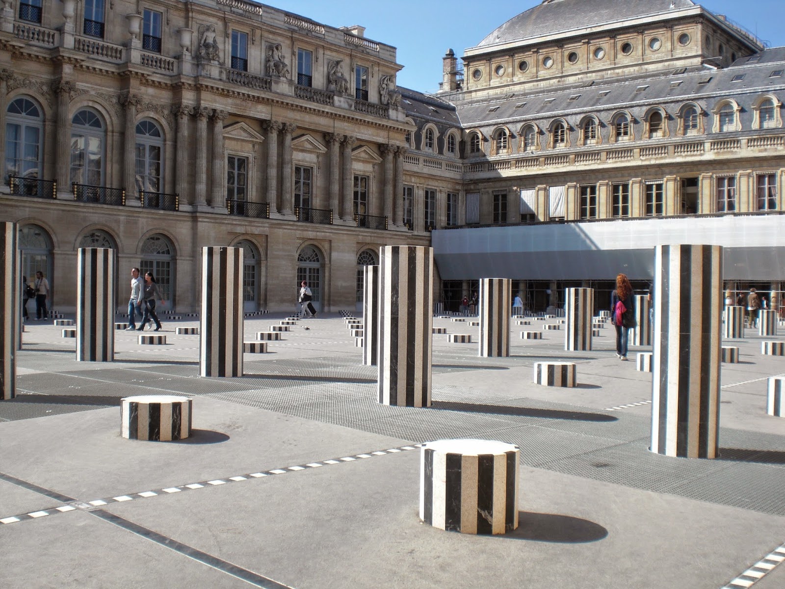 Paris para amar sempre Palais RoyalColonnes de Buren (Les Deux Plateaux)