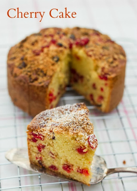 di pulizie di stagione, di musica che gira intorno e di lei. cherry cake. 