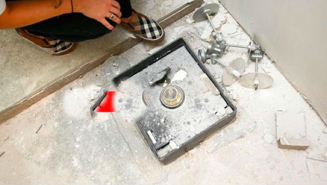 Beli Rumah Jelek Ni. Nak Ubah Suai Terjumpa “Kotak” Bawah Lantai. Kalau
