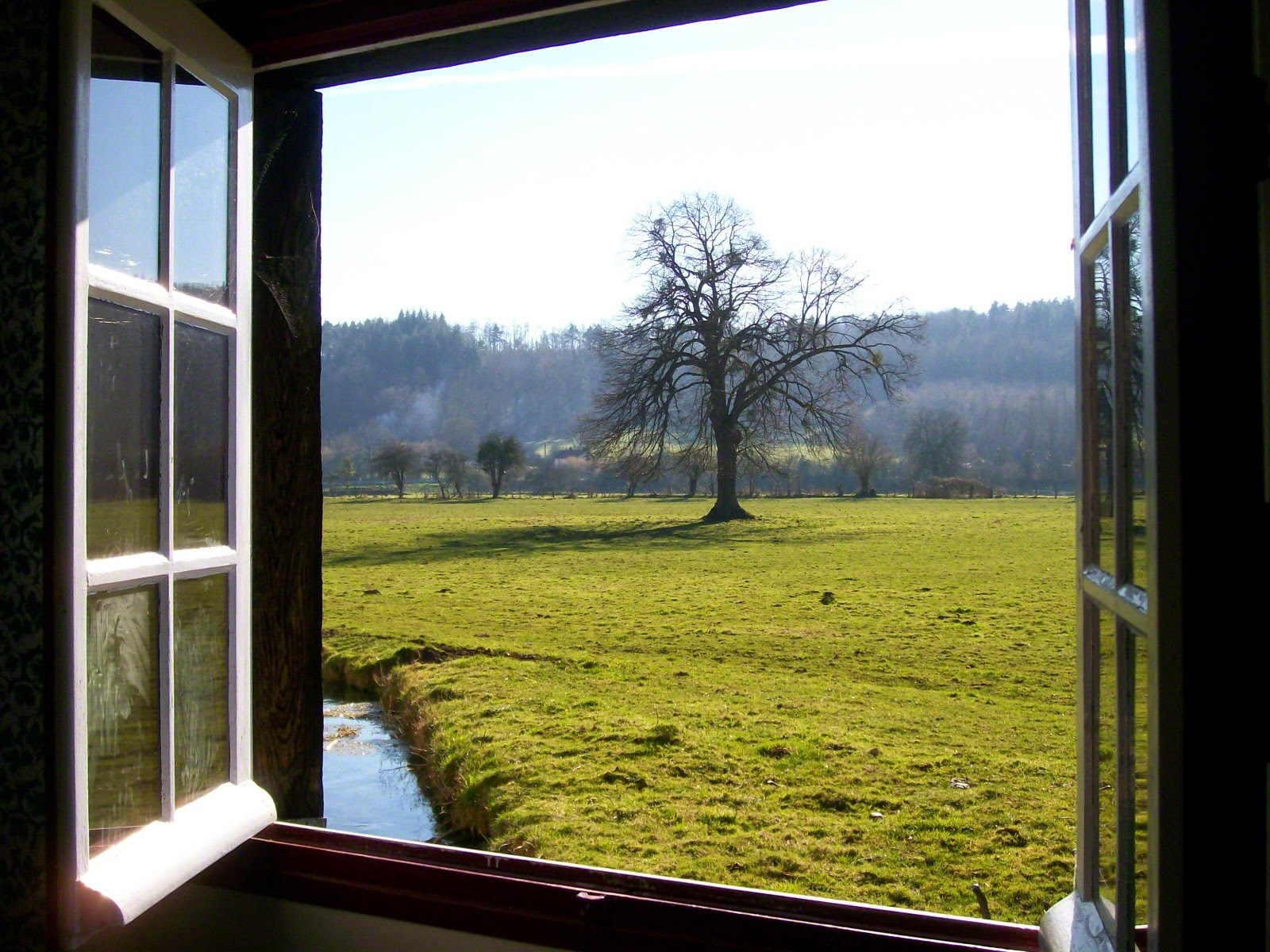 комната с окном. окно картинка.