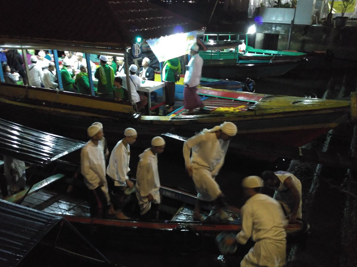 Masya Allah, Allahu Akbar! Beginilah Penyambutan Luar Biasa, Ummat Islam Palembang Daulat Habib Rizieq Sebagai IMAM BESAR UMMAT ISLAM INDONESIA Masya Allah, Allahu Akbar! Beginilah Penyambutan Luar Biasa, Ummat Islam Palembang Daulat Habib Rizieq Sebagai IMAM BESAR UMMAT ISLAM INDONESIA