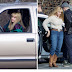 MARGOT ROBBIE CONDUCE A CASA COMO LA REAL TONYA HARDING