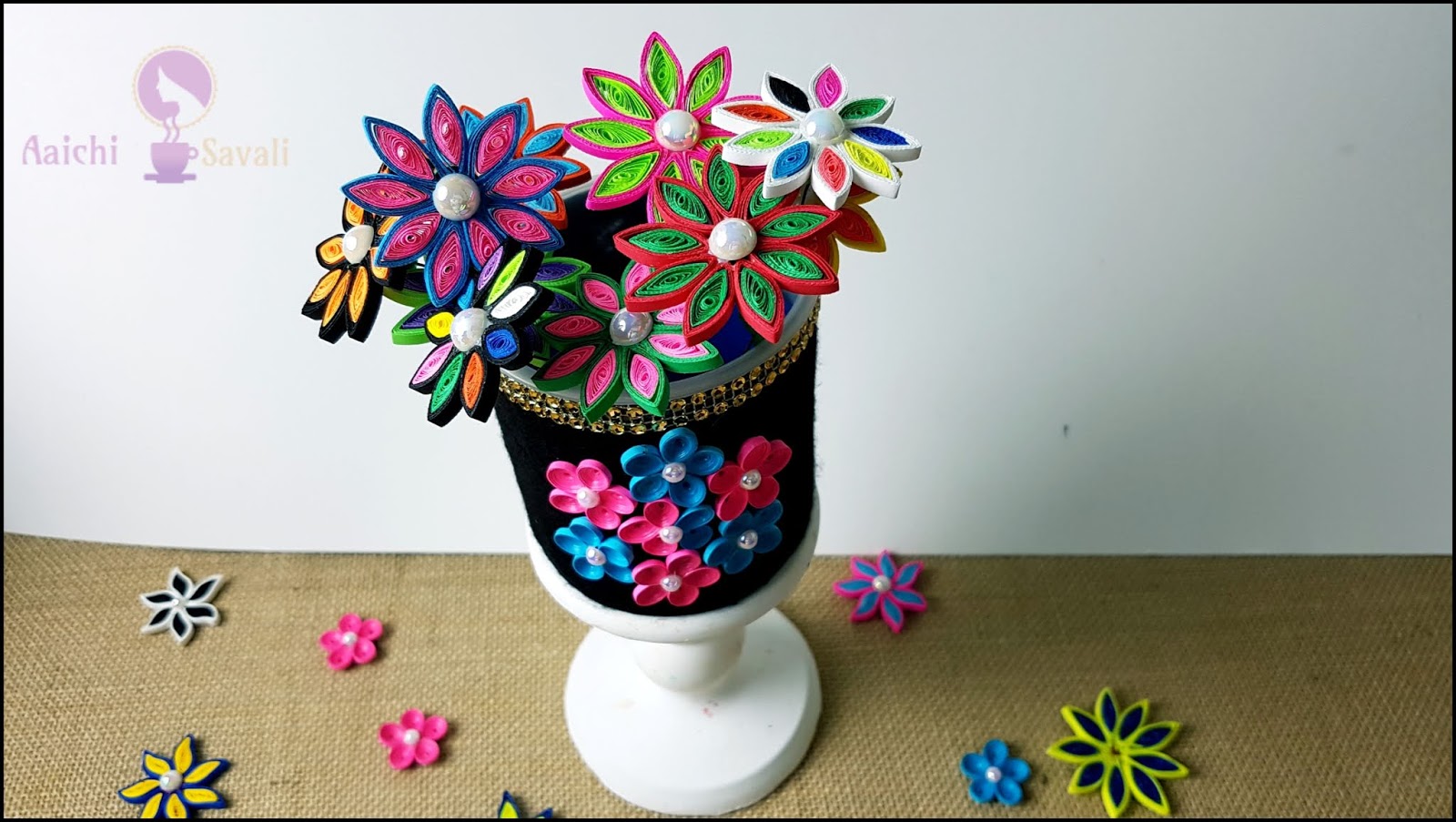 Decorative vase tutorials / DIY Quilling Flower Vase Aaichi Savali