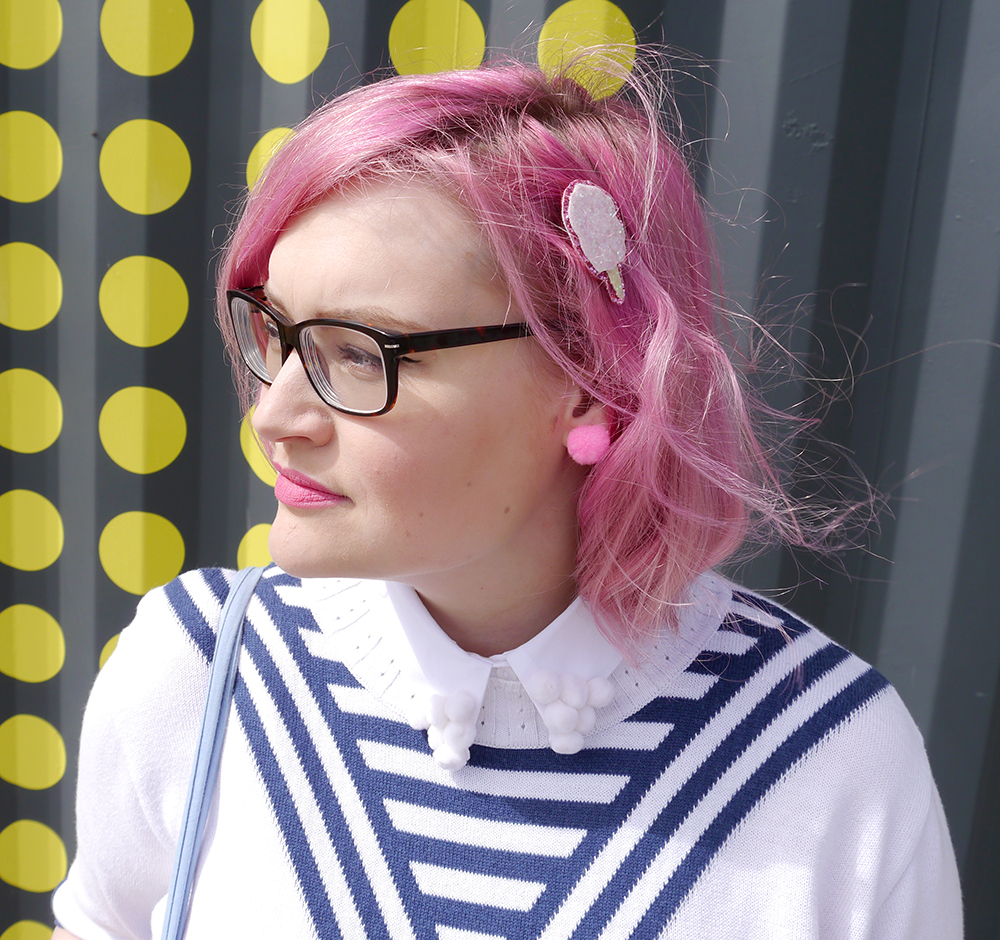 Pink hair plus size fashion blogger in vintage sailor top and pom pom collar DIY pompom collar, how to make a pom pom collar, vintage sailor top, Abandon Ship Apparel kewpie collection, Dundee Blogger, plus size blogger, pink hair fashion blogger
