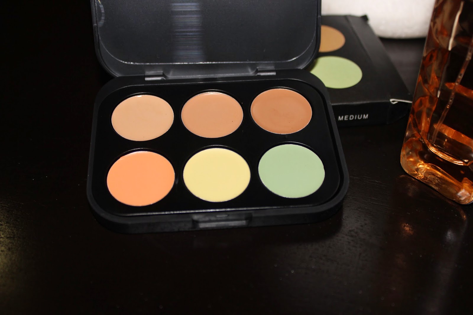 Oluwabimbola Review BH Cosmetics 6 Color Concealer and Corrector