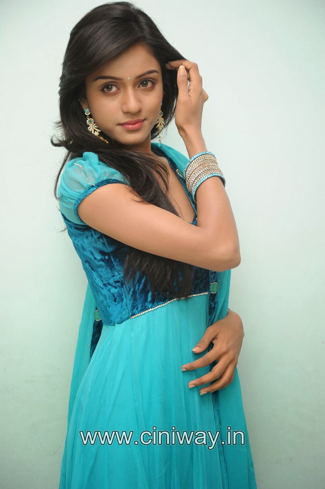 Vithika-Sheru-Stills-at-Minugurulu-Music