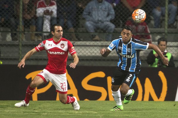 Apática e sem a cara da Libertadores: a sofrível estreia do Grêmio 