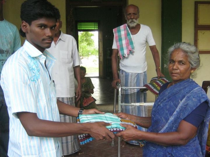 Friendly Hands Donation of blankets and towels to S.R. old age home