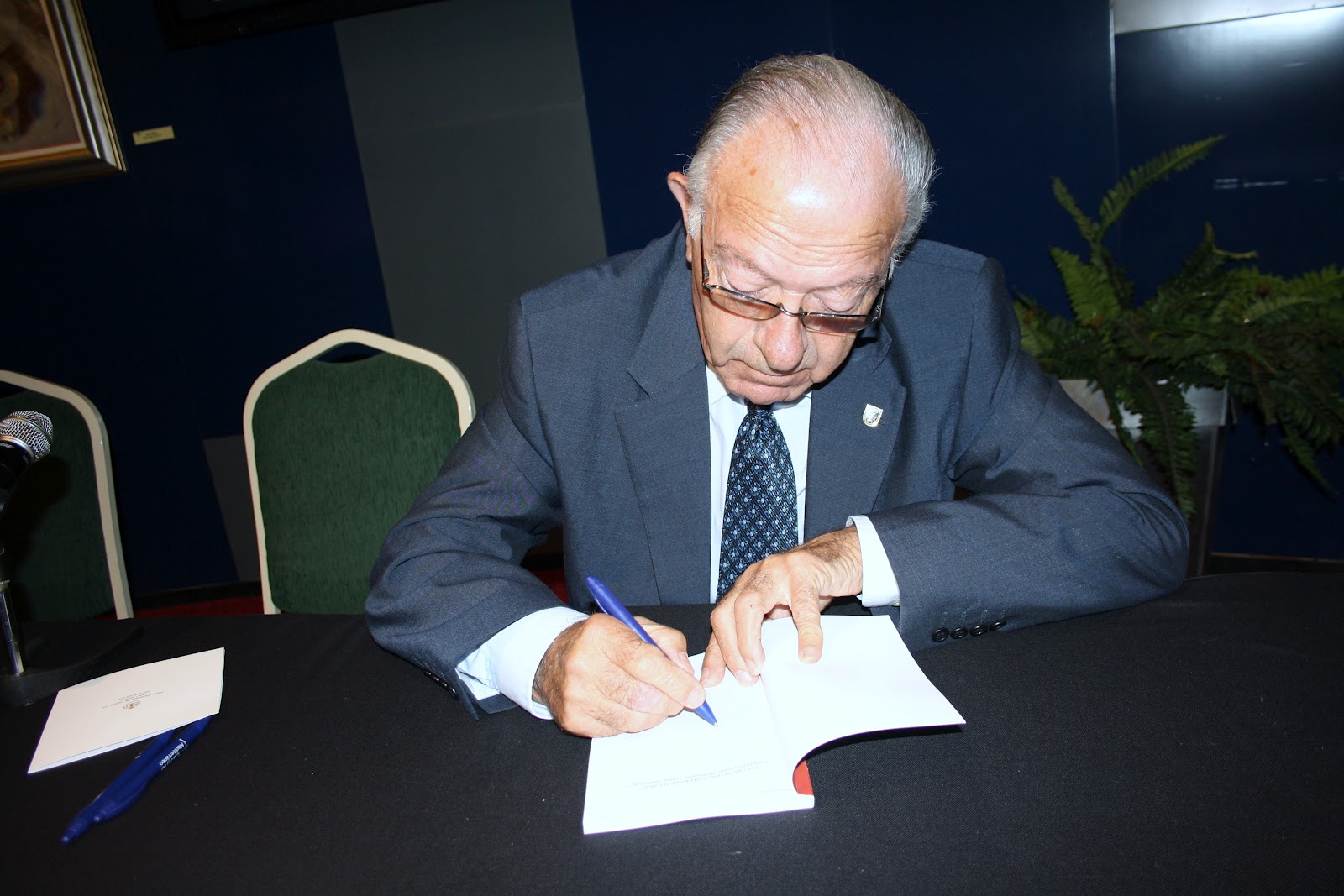 Vive, que no es poco. Presentación libro de Alfredo Aracil en Casino