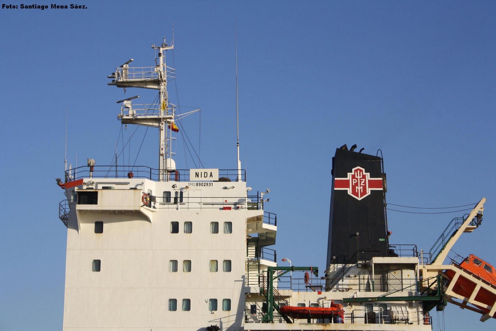 Barcos en Málaga: Los bulkcarrier Nida y Stella Fomalhaut en Málaga.