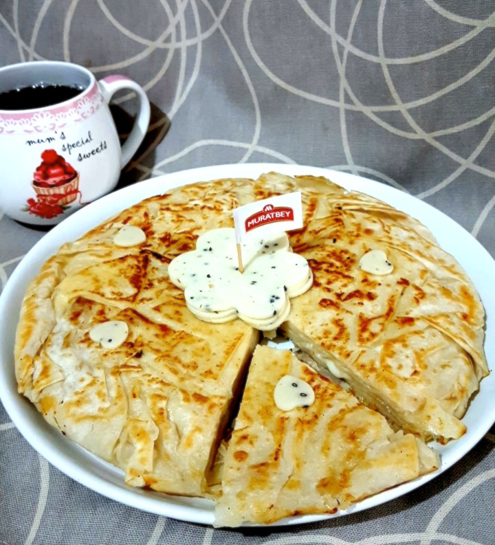 Emel�in Mutfağı Tavada Peynirli Börek