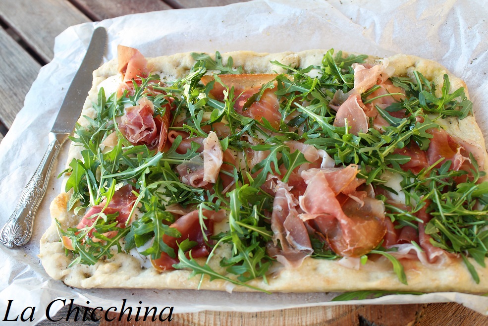 Focaccia con prosciutto crudo e rucola Cucina facile e veloce
