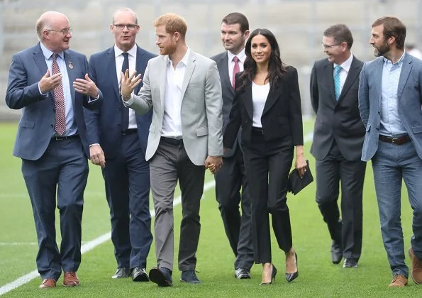 Meghan Markle wore Givenchy black cropped double-breasted blazer and trousers, Sarah Flint Pumps, she carried Givenchy GV3 frame clutch bag