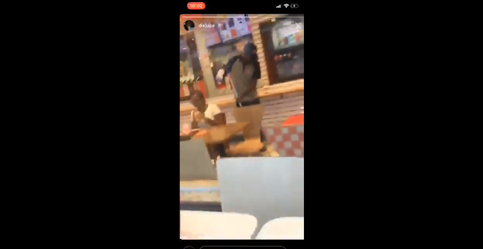 Jovem humilha trabalhador por ser negro