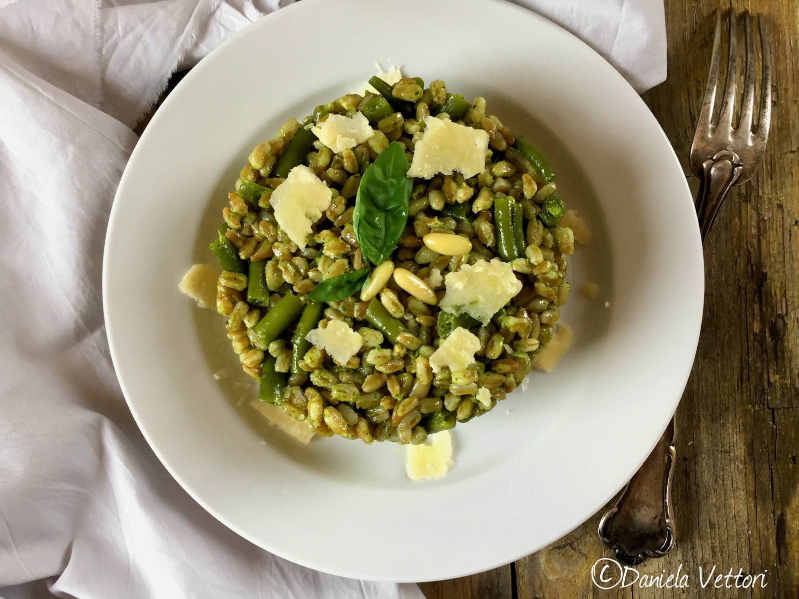LE CINQUE ERBE Farro tiepido al pesto, fagiolini, pinoli e Parmigiano