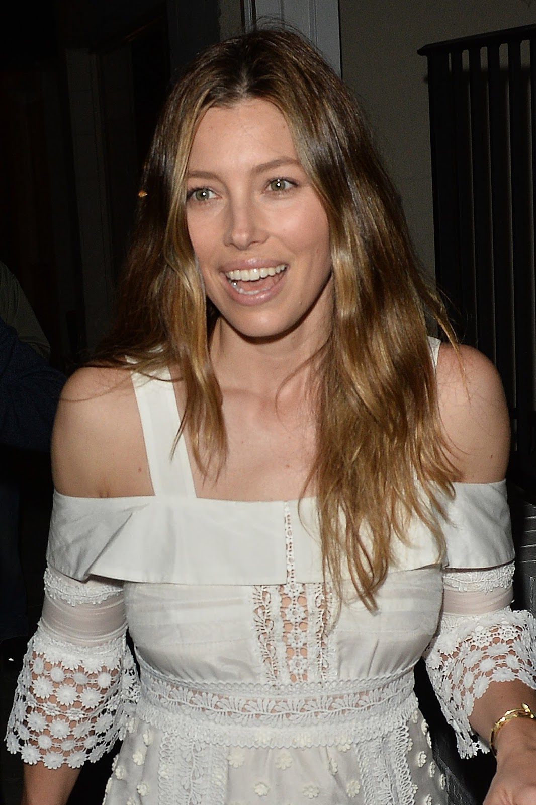 JESSICA BIEL CELEBRATES OPENING OF NEW RESTAURANT AU FUDGE!