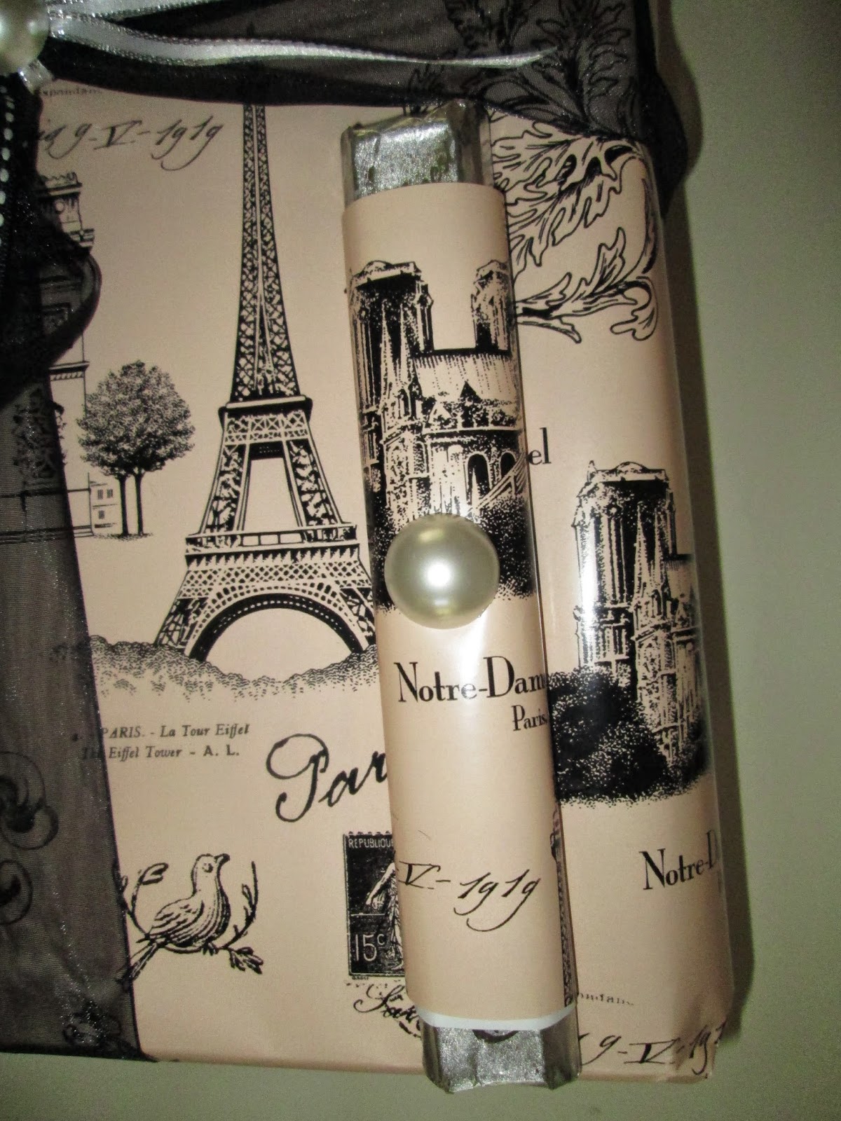 roommom27 French Themed Wrapping Paper