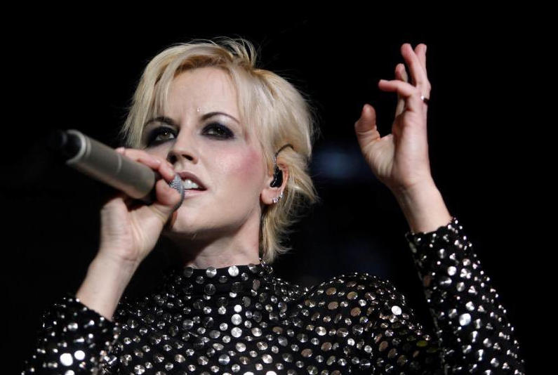 Dolores O'Riordan è morta, addio alla cantante dei Cranberries | Lutto nella Musica
