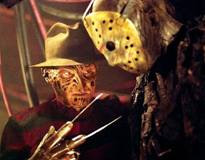 Freddy Krueger y Jason Voorhees Foto de Freddy Krueger con su garras y Jason Voorhees con su máscara