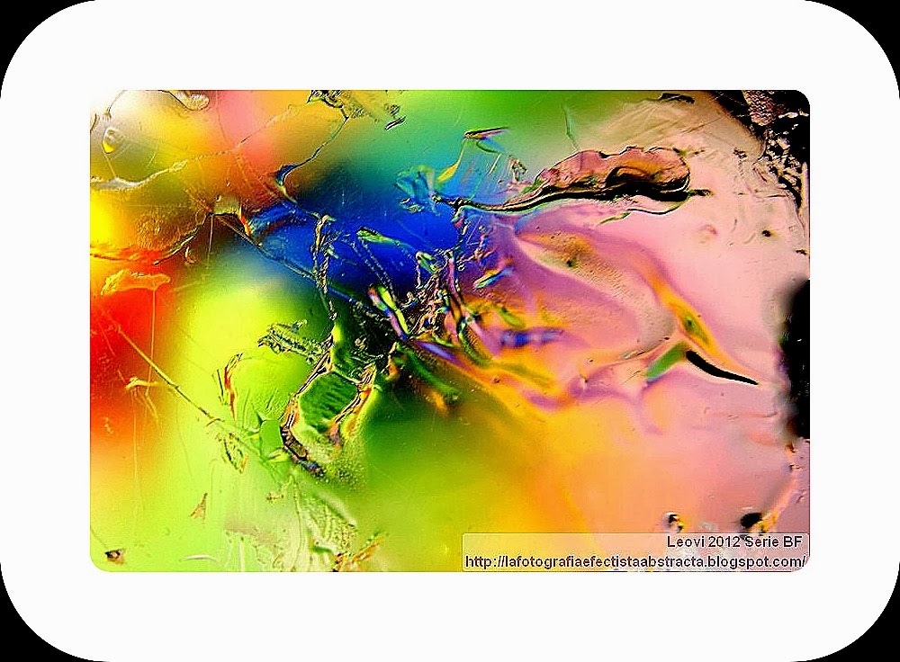 Foto Abstracta 2979 Huida con las alas mojadas - Escape with wet wings Foto Abstracta 2979 Huida con las alas mojadas - Escape with wet wings