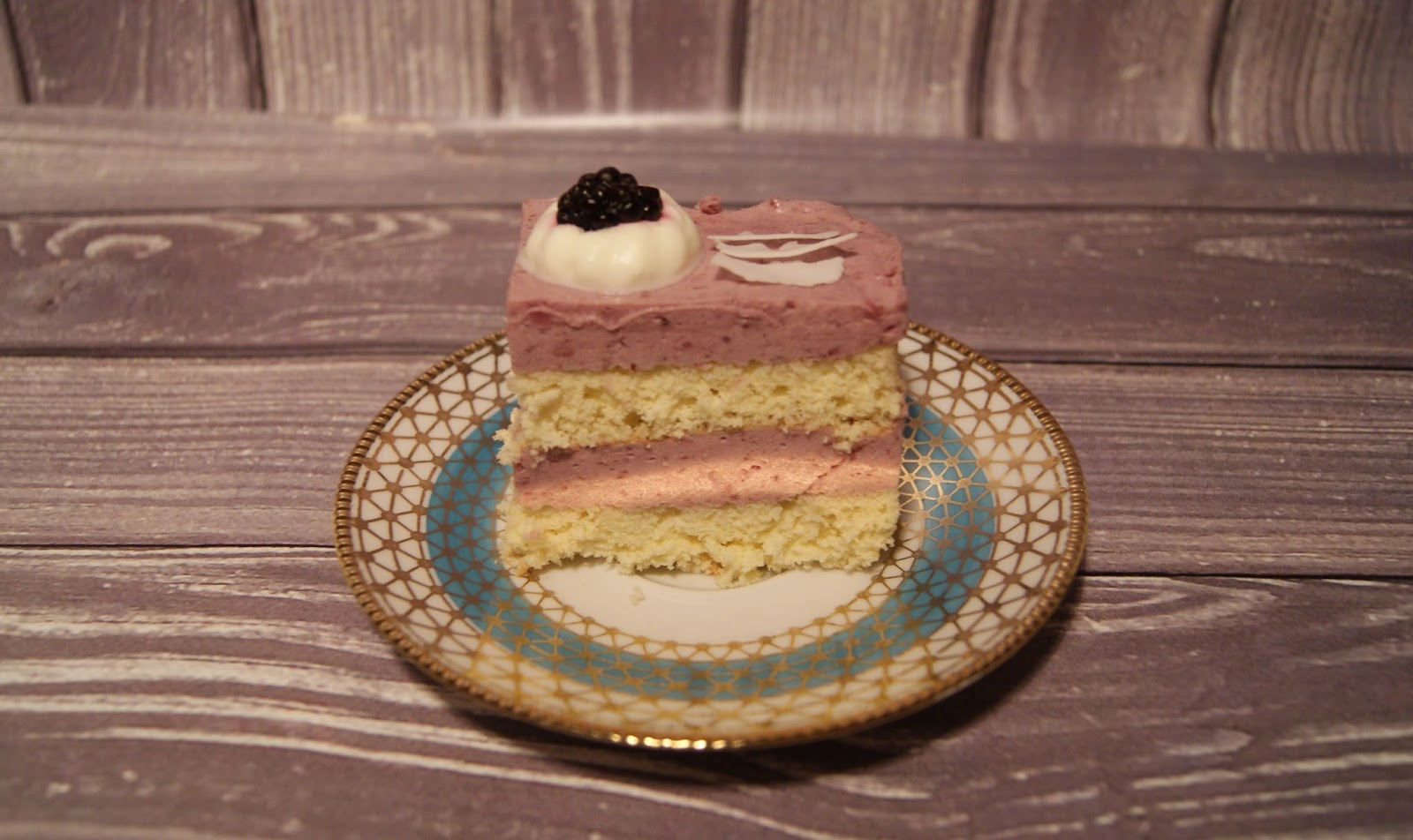 biscuit and buttercream: Brombeer-Kokos-Schnitten