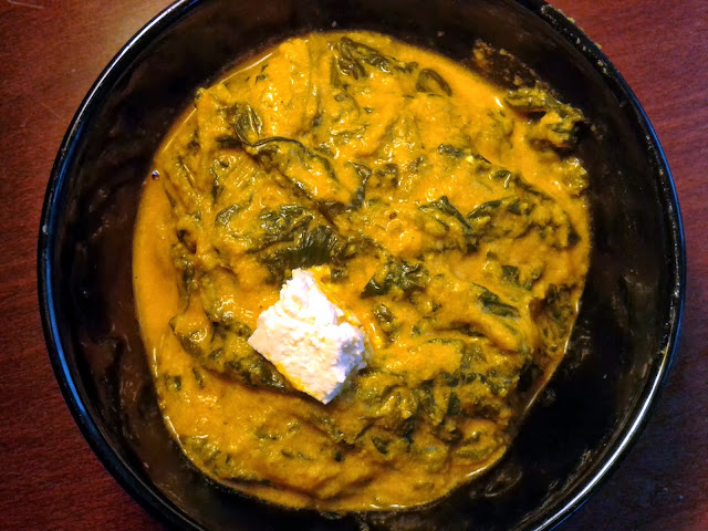 Miseczka z sosem palak i serem paneer