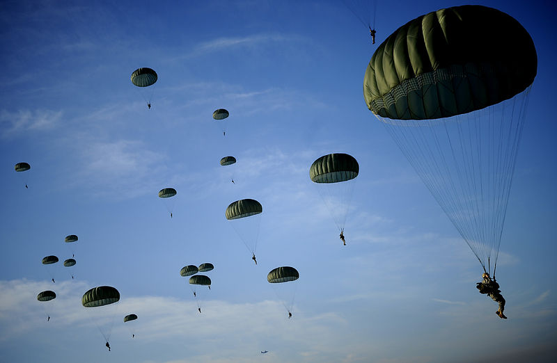 ¿Cómo se popularizó el paracaidismo?
