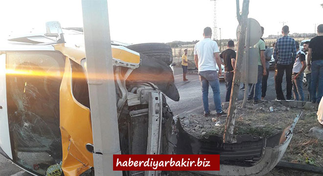 Diyarbakır’da katı atık toplama merkezi yakınlarında kaza: 2 yaralı Diyarbakır’da katı atık toplama merkezi yakınlarında kaza: 2 yaralı