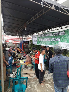 Sulap Jalanan Jadi Dapur Dadakan, 2500 Nasi Bungkus Siap Disajikan Untuk Peserta Aksi 212 Sulap Jalanan Jadi Dapur Dadakan, 2500 Nasi Bungkus Siap Disajikan Untuk Peserta Aksi 212