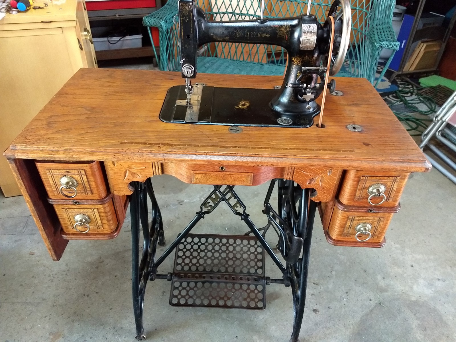 Sewing Machine Mavin: White Treadle