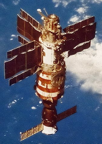 Saljut 7, l'ultimo laboratorio orbitale della serie DOS.