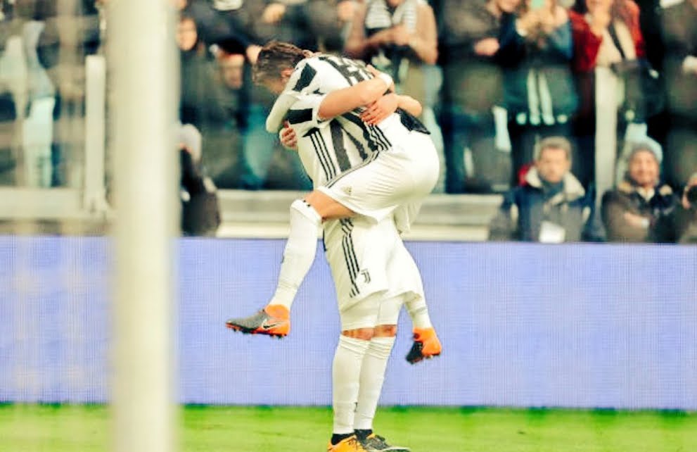 Fiorentina-Juventus finisce 0-2 tra le polemiche, gol dell'ex Bernardeschi su punizione e Higuain